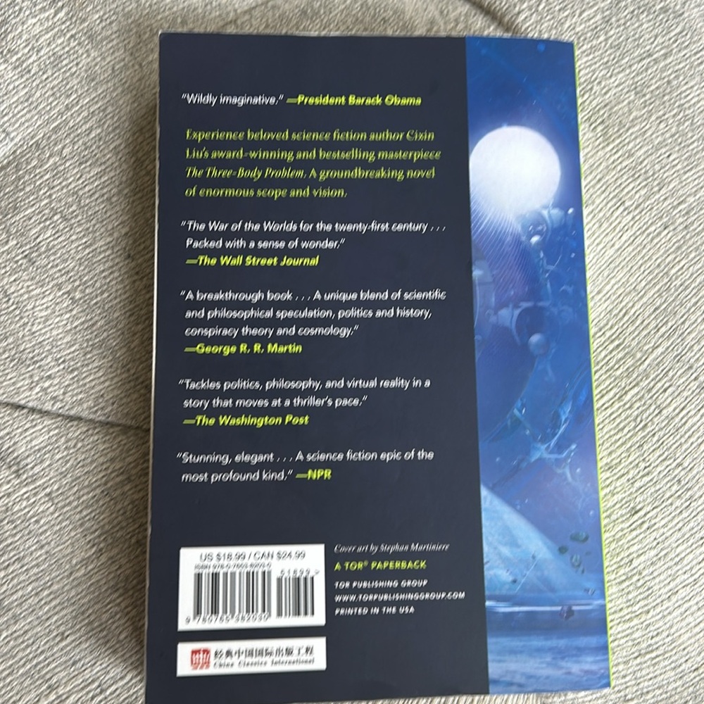 The Three-Body Problem. Fiction paperback book - Picture 2 of 4